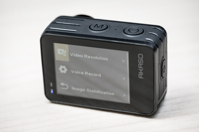 AKASO Brave 7 LE rear touchscreen showing the video resolution and image stabilization menu