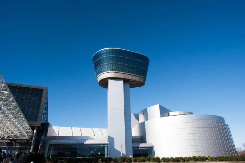 Control Tower at the Udvar-Hazy Center of the Smithsonian National Air and Space Museum