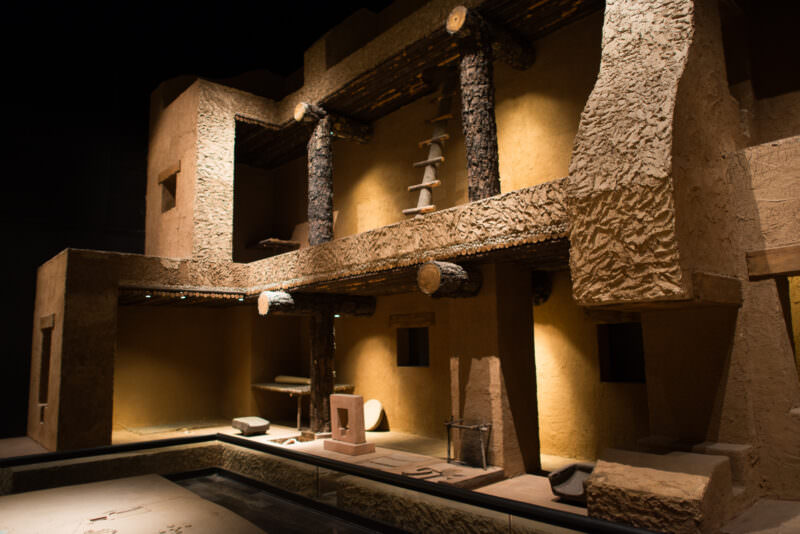 Life-size adobe reconstruction of multi-story Paquimé dwelling displayed in northern Mexico hall