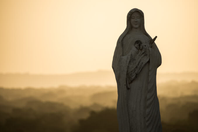 Iglesia De La Merced Our Lady Of Mercy Statue White Stone Granada Nicaragua
