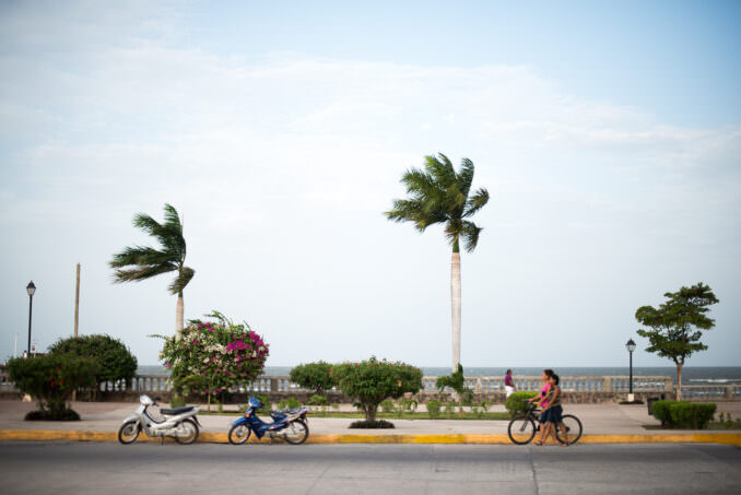 Lago Nicaragua Lakefront Palm Trees Scooters Granada Nicaragua