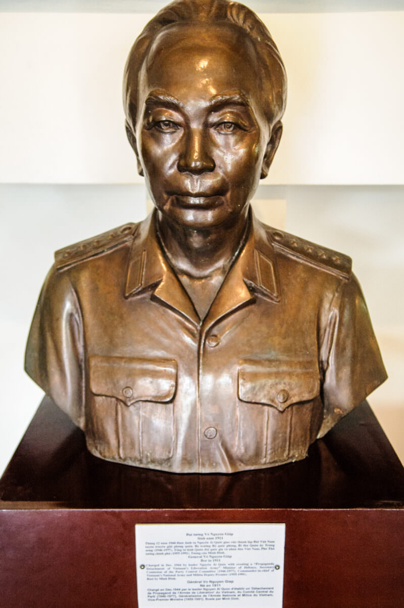 Bronze bust of General Vo Nguyen Giap in full military dress on a wooden plinth