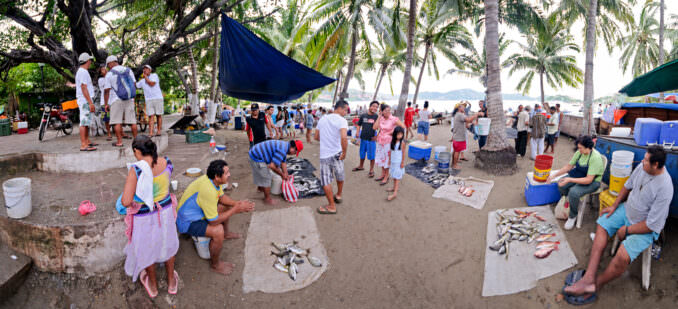 Zihuatanejo Fish Market Playa Principal Crowd Summer