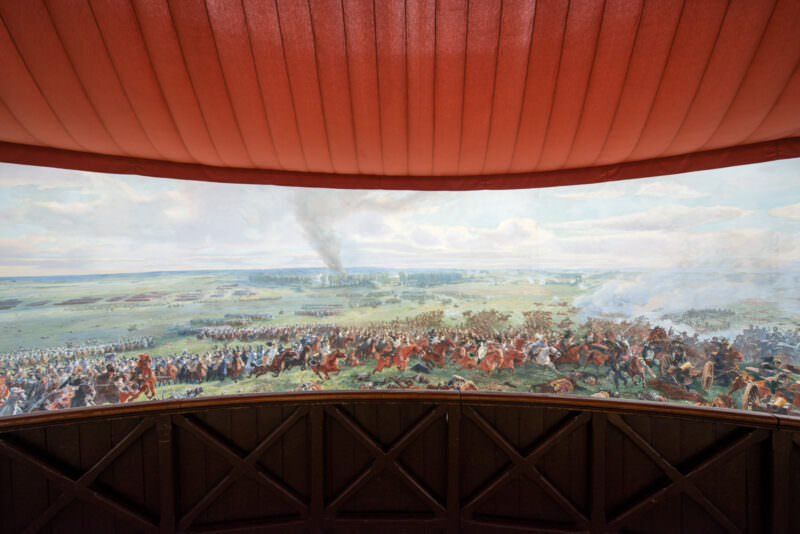 360-degree Panorama canvas encircling central platform under red fabric canopy, depicting cavalry and infantry in battle