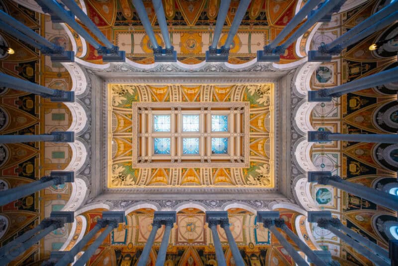 The ceiling of the cathedral of saint paul.