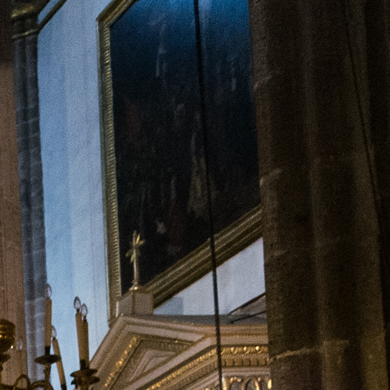 100% crop (corner) of a Ricoh GR II RAW image before DxO PureRAW processing